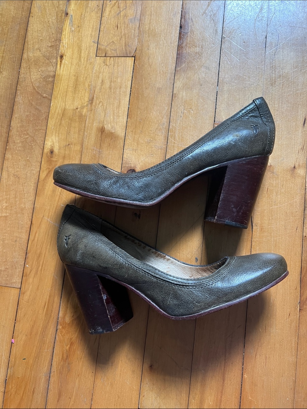 Frye Carson pump size 9.5